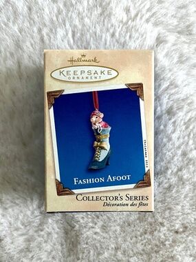 2002 Fashion Afoot #3 Hallmark Keepsake Ornament (QX8116C)